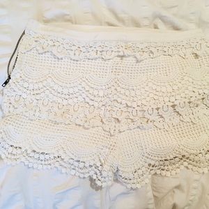 Off White Lace Shorts (Size 0)